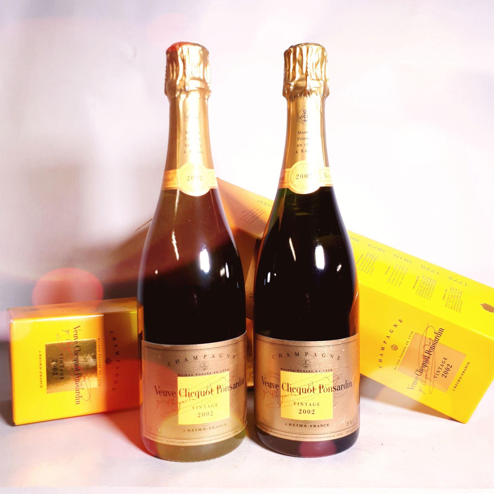 2 B VEUVE CLICQUOT Brut Vintage 2002, Coffrets Individuels Champagne 2002